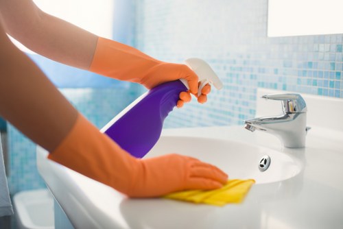 Step-by-step stain removal process for fabrics and carpets
